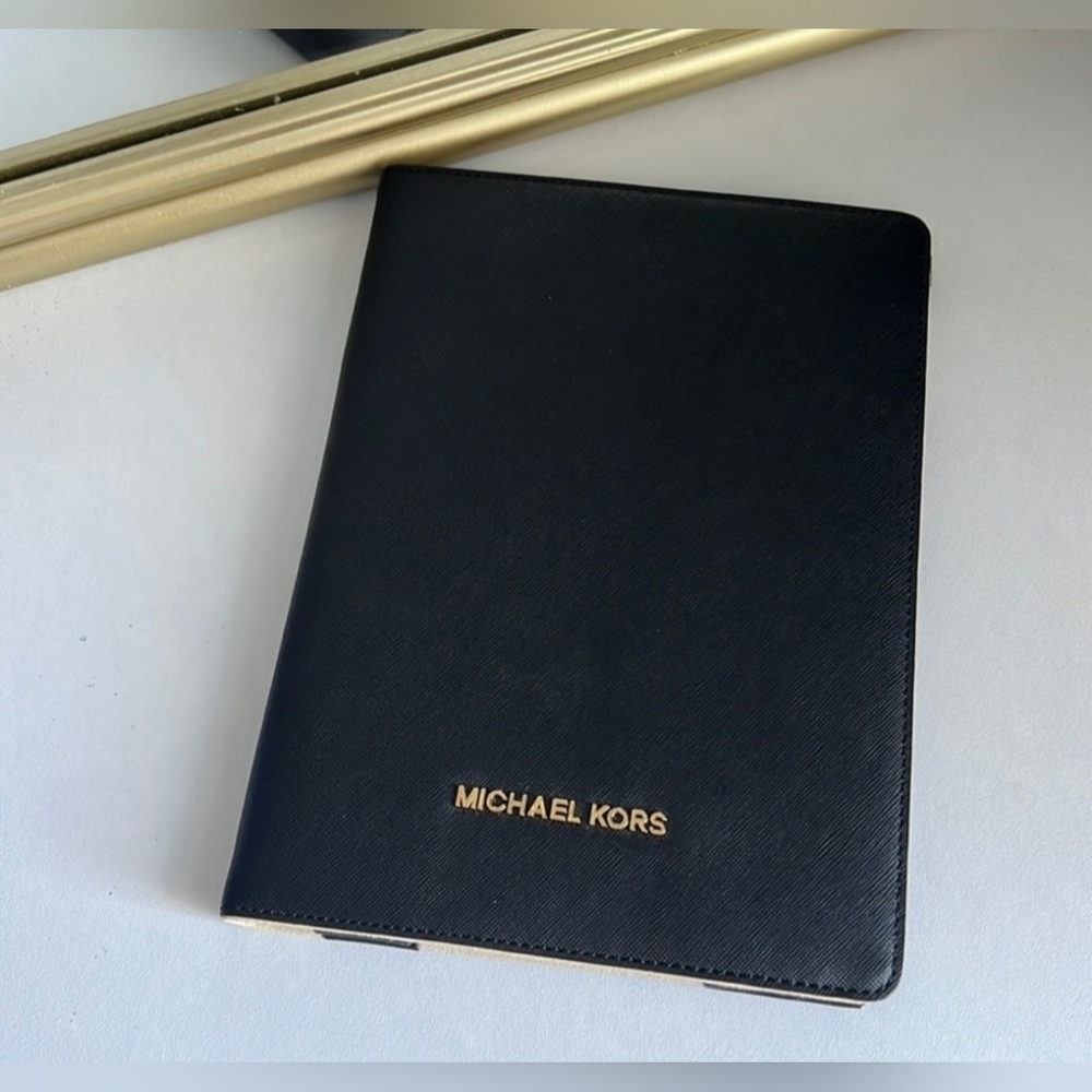 NWOT | Michael Kors | Leather Tablet Case | Black w/ Cream Interior & Gold Logo - Picture 2 of 8